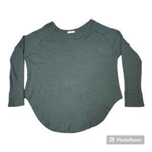 TNA ARITZIA mossy green thermal dolphin hem top, size Medium